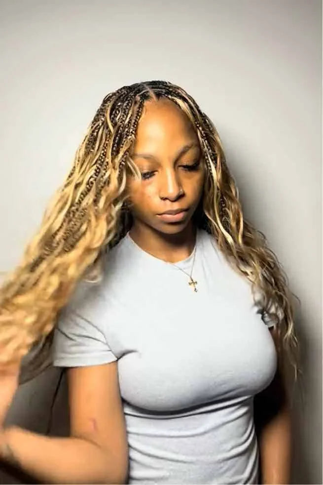 Tiktok influencer jadynxvalentine shows the braiding process of #27/30/613 piano color body wave bulk hair