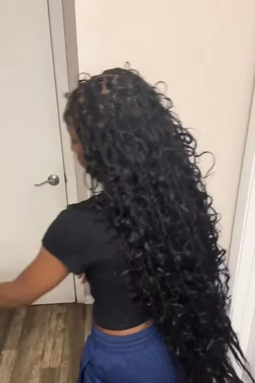 Tiktok influencer niquestouchceo shows the braiding process of deep wave braiding feather crochet hair