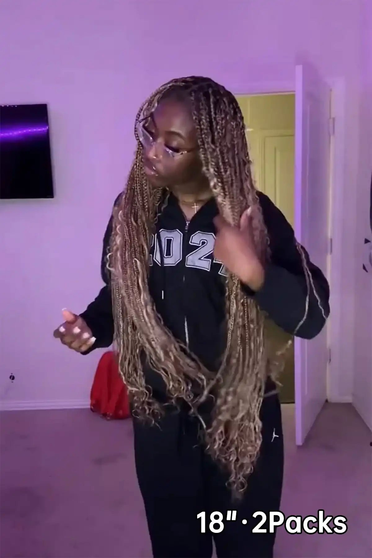 Tiktok influencer sossgirlfaith shows the braiding process of 27/30/613 piano color deep wave bulk hair