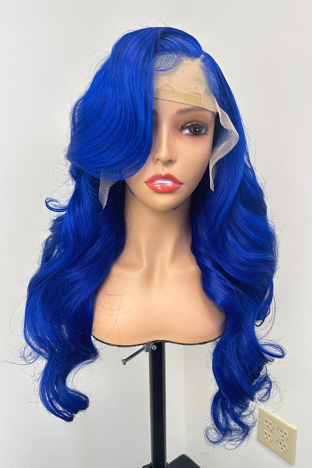 Pelucas de diseñador: peluca azul con encaje frontal de 13 * 6, onda natural