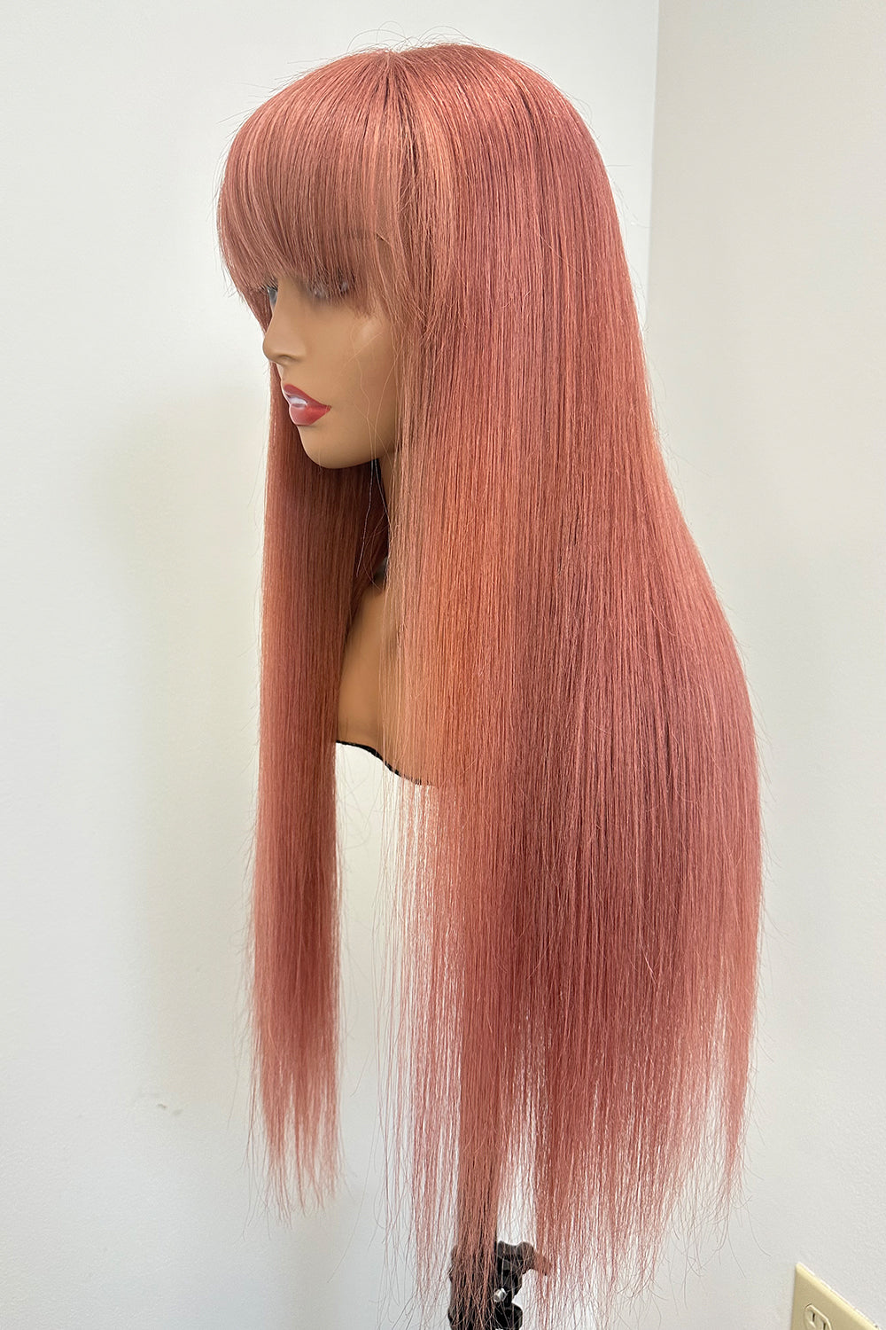 Pelucas de diseñador: peluca recta larga y sedosa de color rosa claro con flequillo amigable