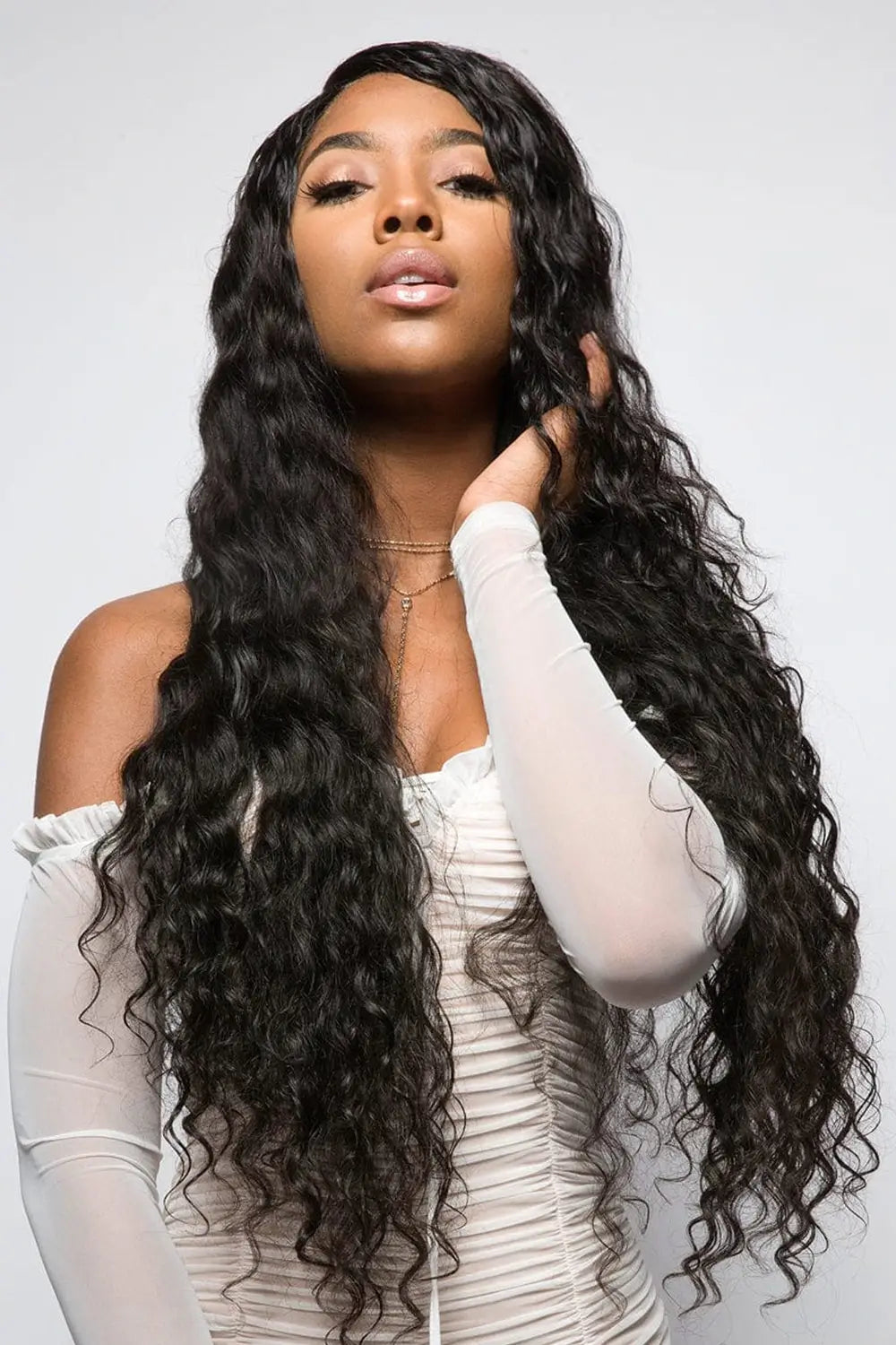Model display picture of cambodia virgin hair bundles sew in extensions loose wave
